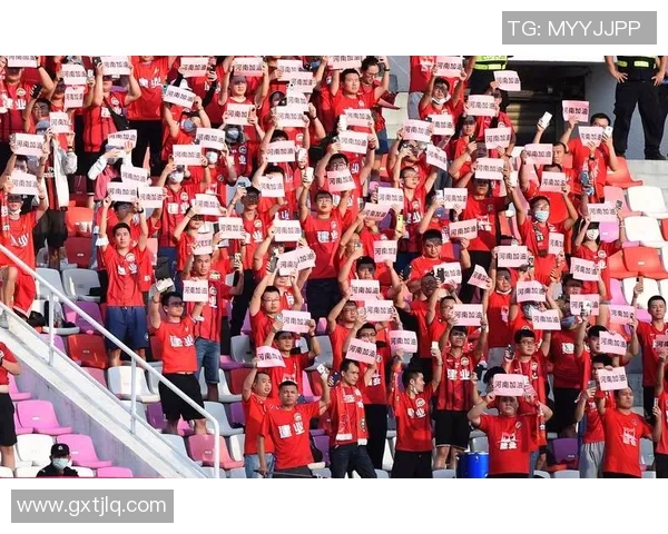 足球球星卡CSL收藏热潮助力中超文化传承与球迷互动