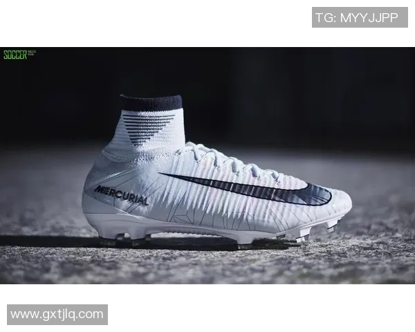 恒大球星专属足球鞋解析:性能与设计的完美结合与背后的品牌故事 恒大球星专属足球鞋解析:性能与设计的完美结合与背后的品牌故事